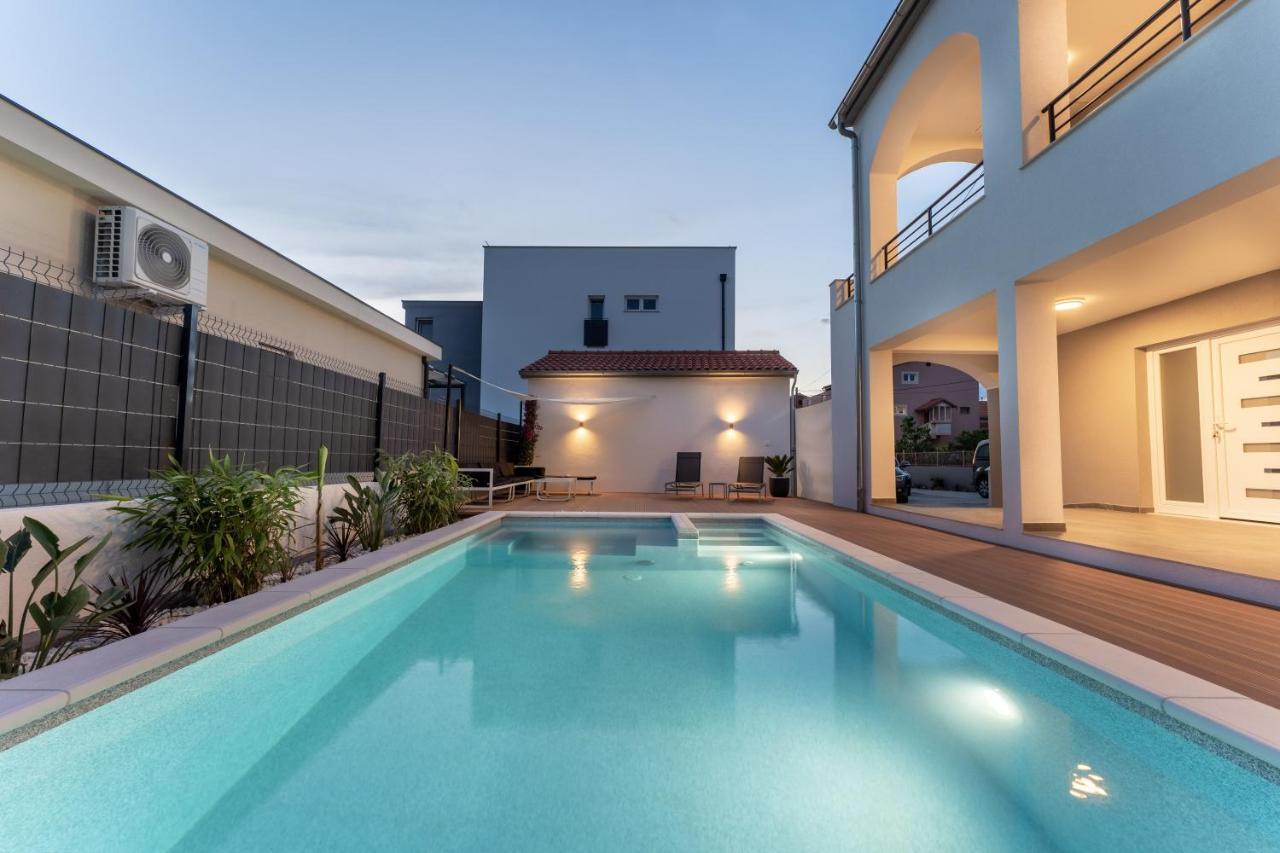 Bernie With A Pool Apartment