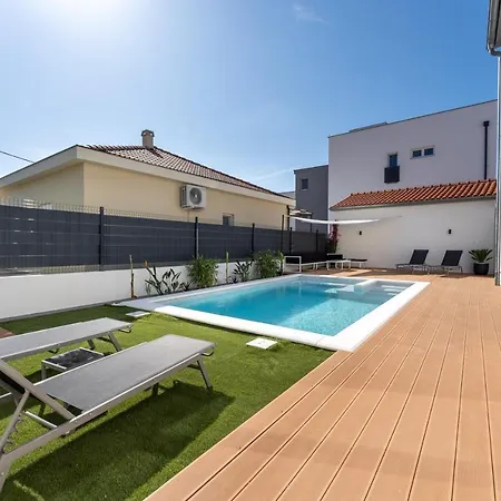 Bernie Apartments With A Pool Zadar Exterior photo