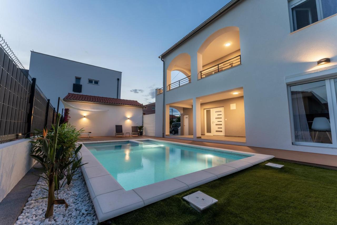 Appartement Bernie With A Pool Zadar