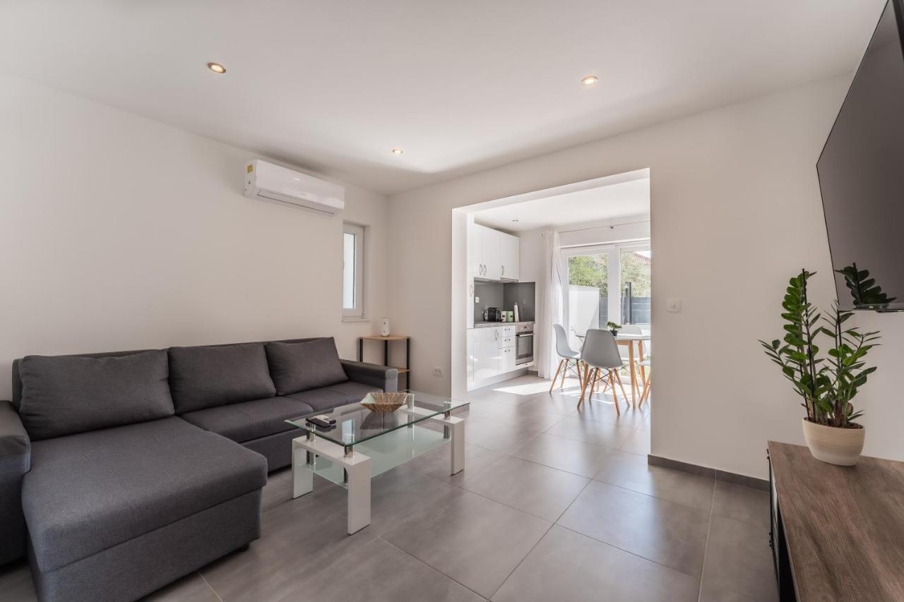 Appartement Bernie With A Pool Zadar
