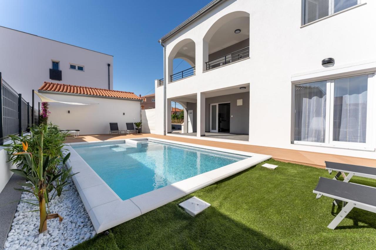 Bernie With A Pool Apartment Zadar